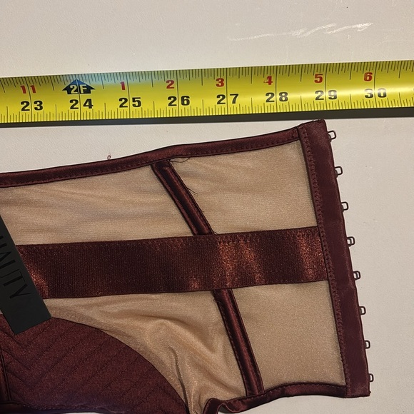 Red and Cream Garter Belt with Geometric Straps (New with tags) - Picture 4 of 4